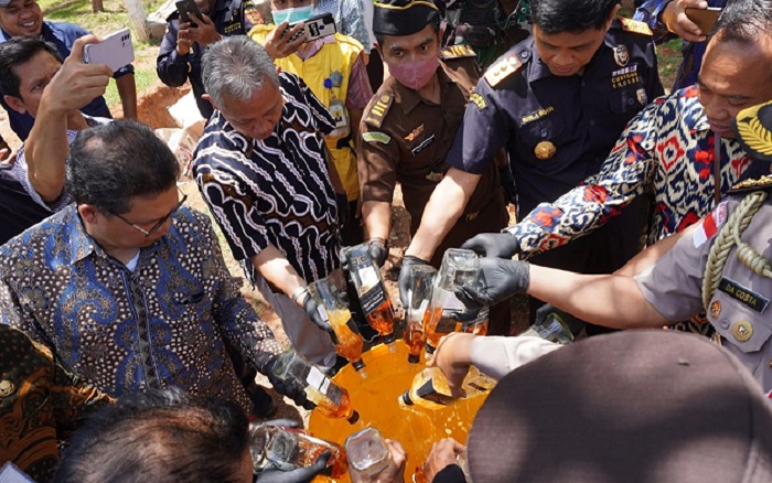Bea Cukai Gelar Pemusnahan Barang Bukti Eks Penindakan di Atambua dan Surabaya