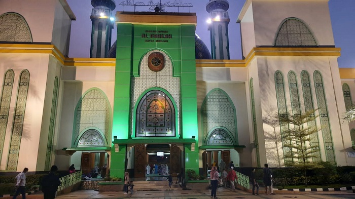 Salat Tarawih Pertama di Masjid Agung Al Barkah Kota Bekasi Dijalankan dengan Protokol Kesehatan Ketat
