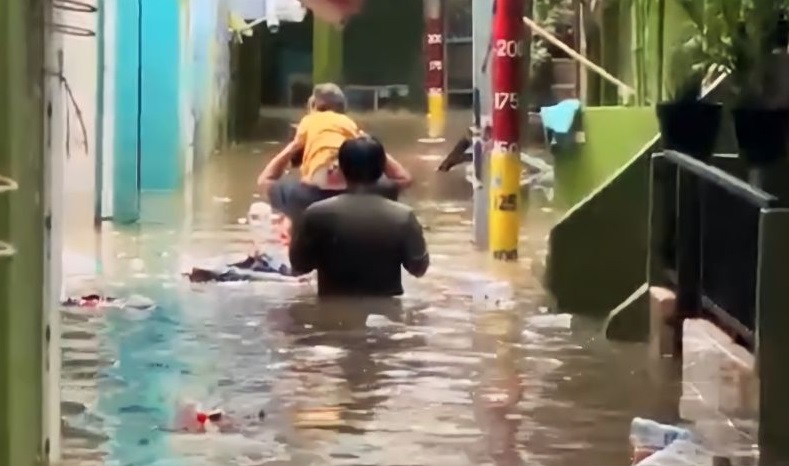 Hujan Deras di Bogor dan Depok, Jakarta Kebanjiran hingga 1,5 Meter