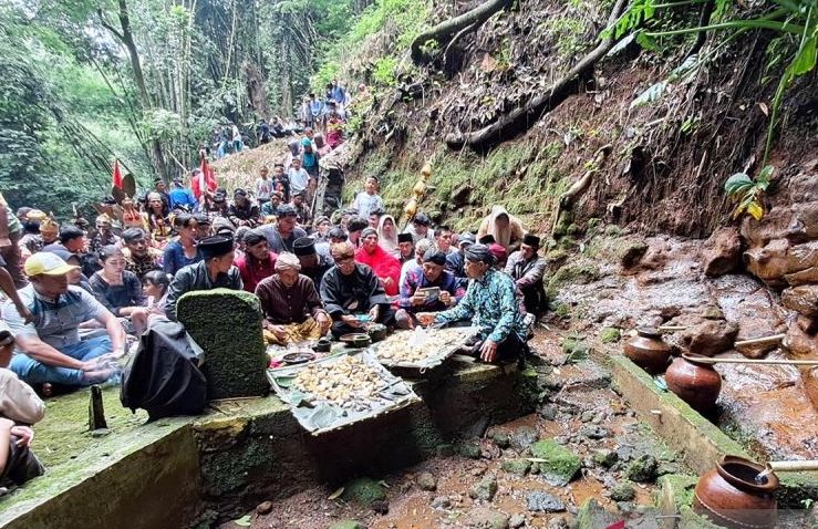 Mengenal Lebih Dekat Tradisi Sungkem Tlompak di kawasan Gunung Merbabu Kabupaten Magelang