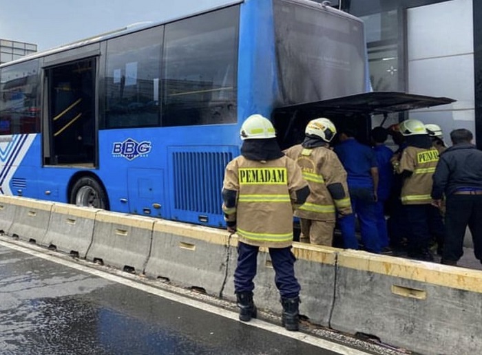 Bus Transjakarta Terbakar di Pulogadung Jaktim, Untung Tidak Ada Penumpangnya 