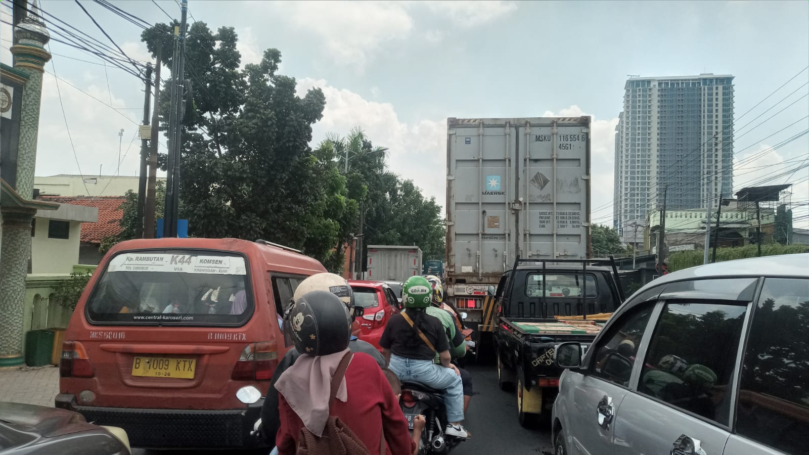 Imbas Aturan One Way Arah Jakarta di Tol, Seluruh Jalan Arteri Kota Bekasi Macet Parah
