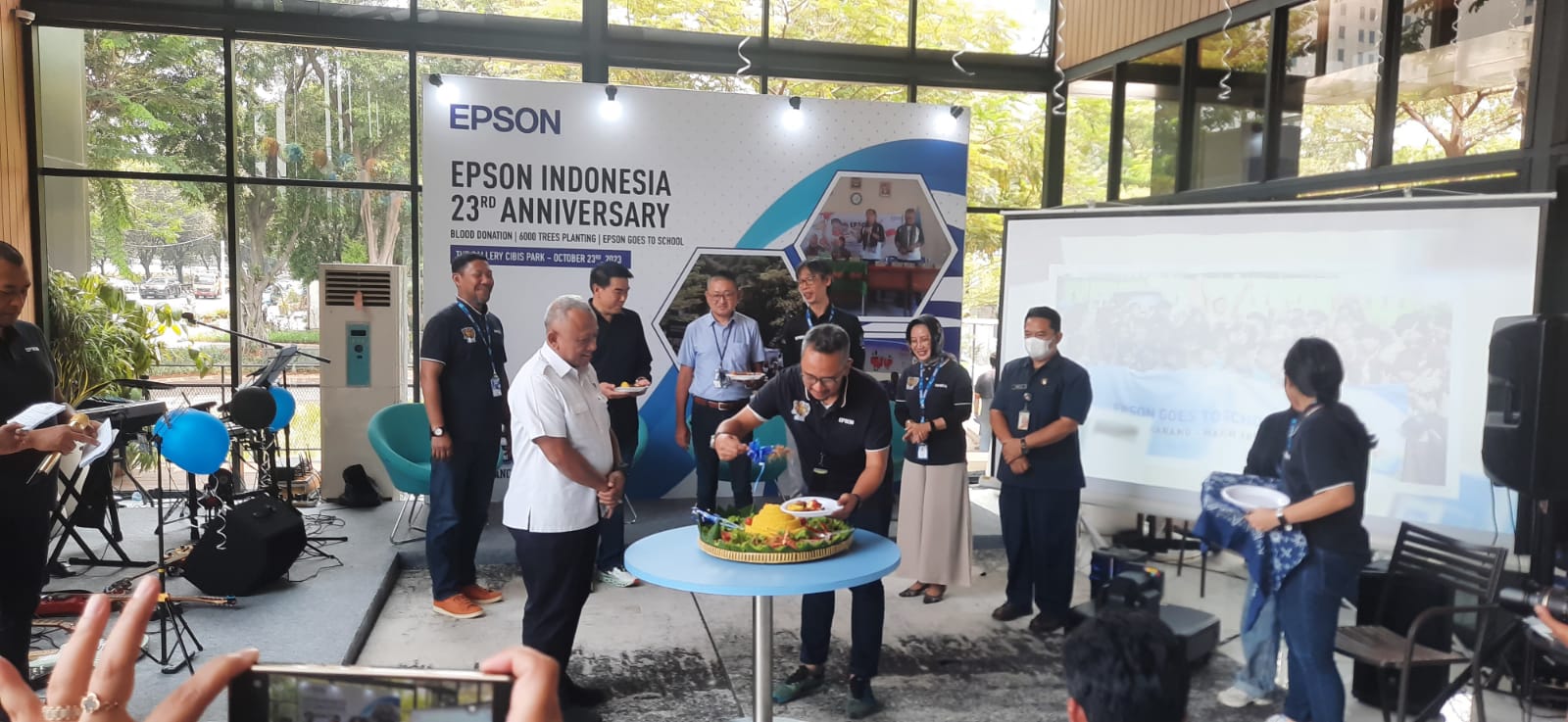 Peringati Hari Jadi ke-23, Epson Indonesia Gelar Kegiatan Penanaman Pohon