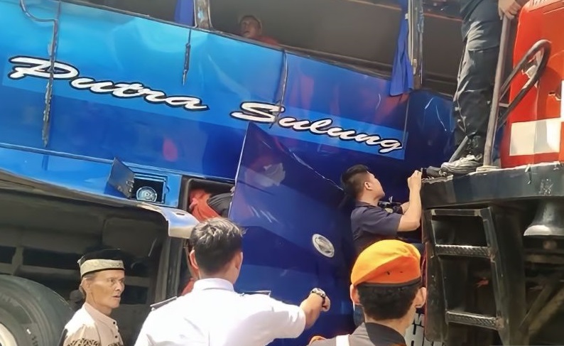 Identitas Korban Tewas Insiden Kereta Rajabasa Tabrak Bus Putra Sulung di Sumatera Selatan