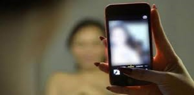 Duh, PNS Pejabat Dinsos Pamer Payudara Lewat Video Call ke Lelaki Lain 