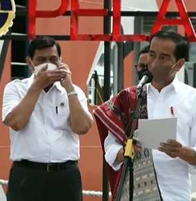 Gus Umar Gak Nyangka Luhut Asyik Telponan saat Jokowi Pidato: Cuma Opung Manusia yang Berani!