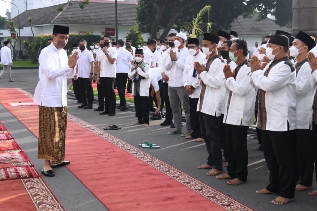 Presiden Jokowi dan Ibu Iriana Salat Idul Fitri di Gedung Agung Yogyakarta