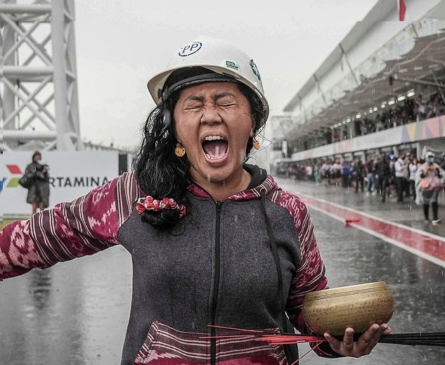 MotoGP 'Senggol' Mba Rara Karena Sirkuit Jepang Diguyur Hujan Deras: Memanggil Teman Kita