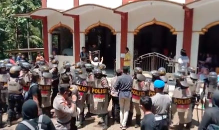 Tagar 'Wadas Melawan' Trending, Warganet Soroti Penduduk Desa Dikepung di Masjid: Dimana Letak Keadilan?