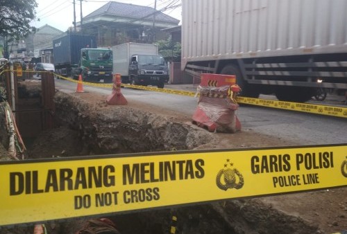 Pekerja Galian Pipa Air di Tangerang Tewas Tertimbun Longsoran Tanah, Polisi Pasang Garis Police Line di TKP