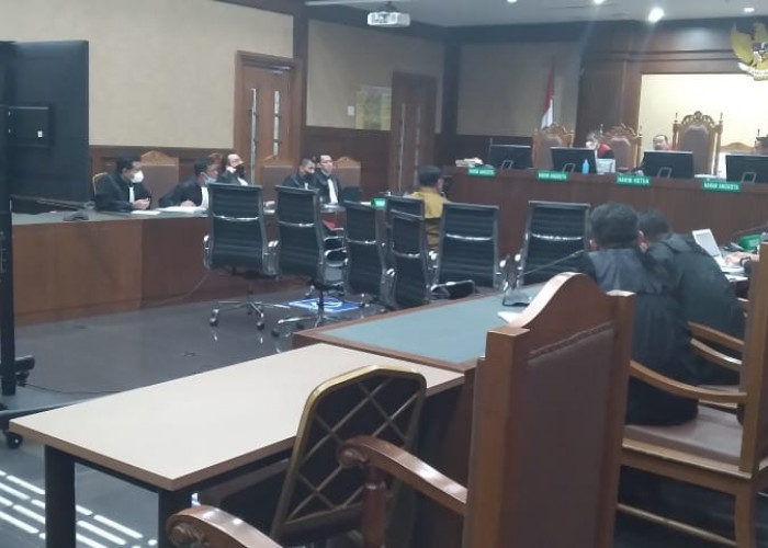 Sidang Kasus Korupsi LPEI, Hakim dengan Keterangan Ahli