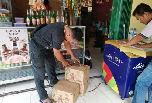 Jaga Kondusifitas Kota Bekasi, Polsek Jatiasih Razia Warung Minuman Keras, Ini Hasilnya