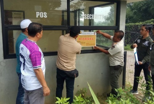 Buntut Aduan Konsumen ke DPRD, Perumahan Bhuvana Village Regency Tangerang Disegel Satpol PP