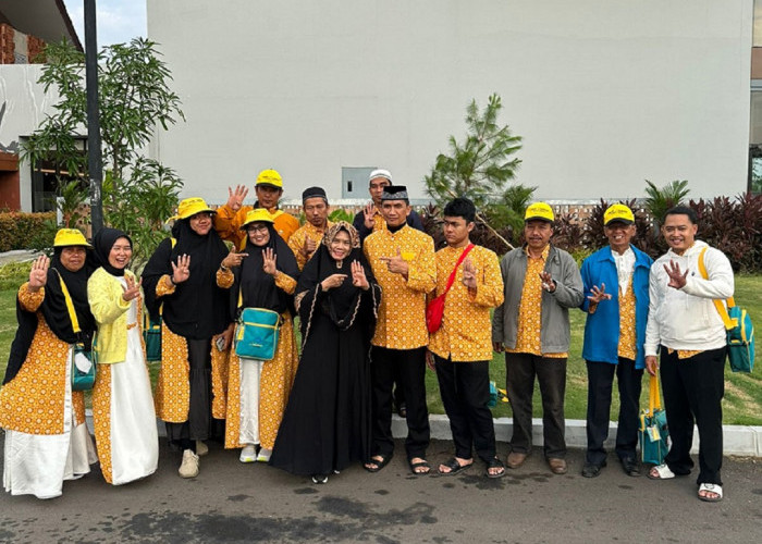 Pimpinan DPRD Subang Beserta Rombongan Perdana Berangkat Umroh dari Bandara Kertajati