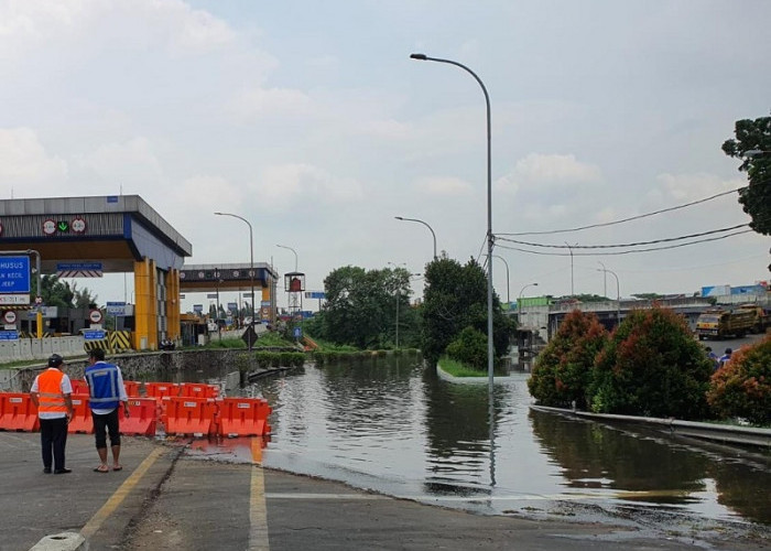 Masih Terendam Air, Akses Keluar GT Bitung Jalan Tol Jakarta-Tangerang Ditutup