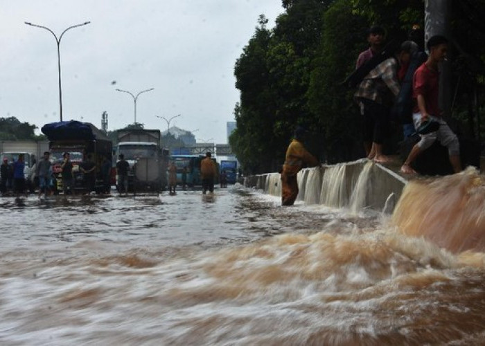 Banjir Rendam Jalan Tol Masuk Bandara Soekarno-Hatta, Lalu Lintas Macet 