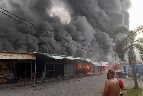 45 Kios di Teluknaga Tangerang Ludes Terbakar, Kerugian Ditaksir Mencapai Ratusan Juta