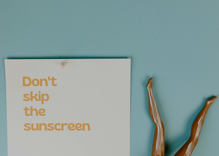4 Manfaat Sunscreen: Senjata Ampuh Melawan Bahaya Sinar Matahari hingga Cegah Kanker Kulit!