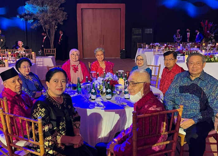 SBY dan Megawati Serasi Pakai Batik Biru saat Duduk di Satu Meja Dalam Acara KTT G20 Bali