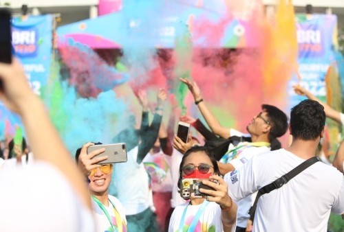 5.000 Pelari Semarakkan BRImo Colourful Run 2022