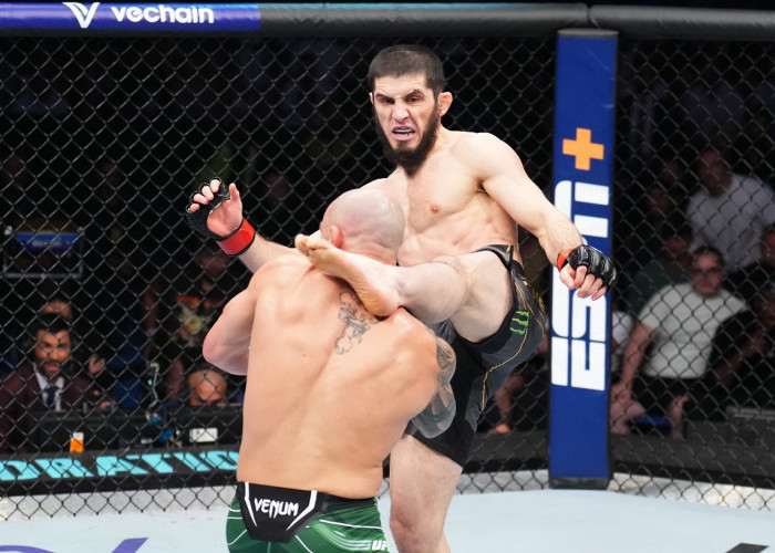 UFC 284: Pertahankan Sabuk, Islam Makhachev Kalahkan Alexander Volkanovski Lewat Duel Sengit 5 Ronde!