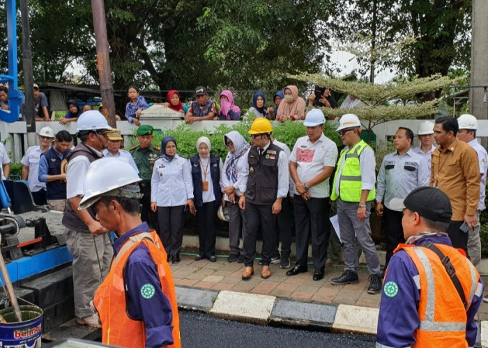 Persiapan Jalur Mudik Jawa Barat, Ridwan Kamil Pantau Langsung Perbaikan Jalanan di Kota Bekasi