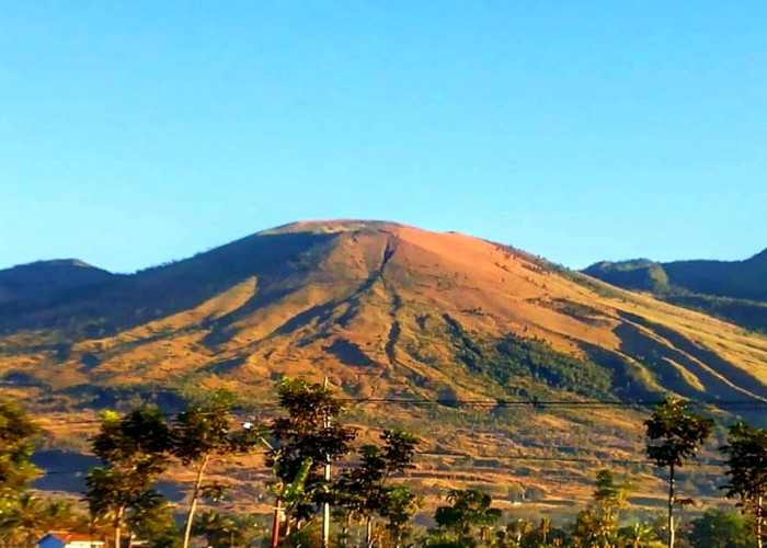 7 Fakta Menarik Gunung Guntur, Gunung Api Aktif di Kota Garut! Salah satunya Wisata Air Terjun Terindah!