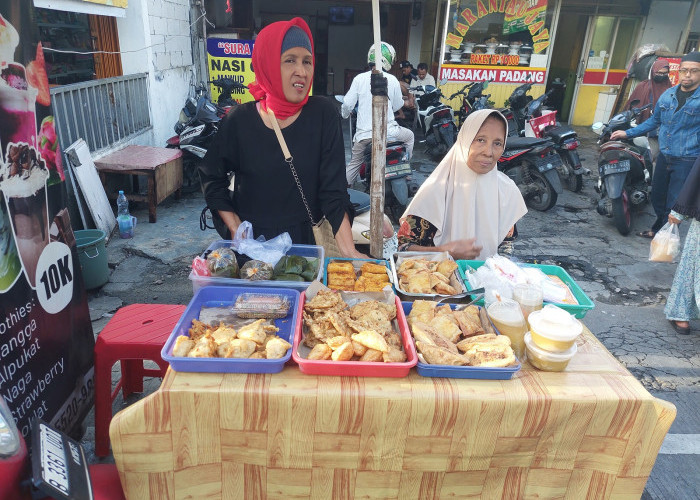 Berkah Ramadan, Pedagang Takjil Dadakan di Jalan Soka Koja Raih Untung Rp1,5 Juta Sehari