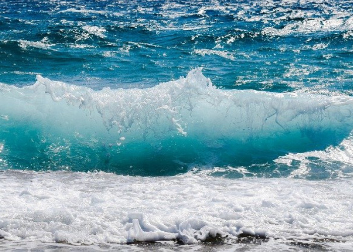 Gelombang Laut di Bali Diperkirakan Masih Tinggi Hingga 4 Meter 