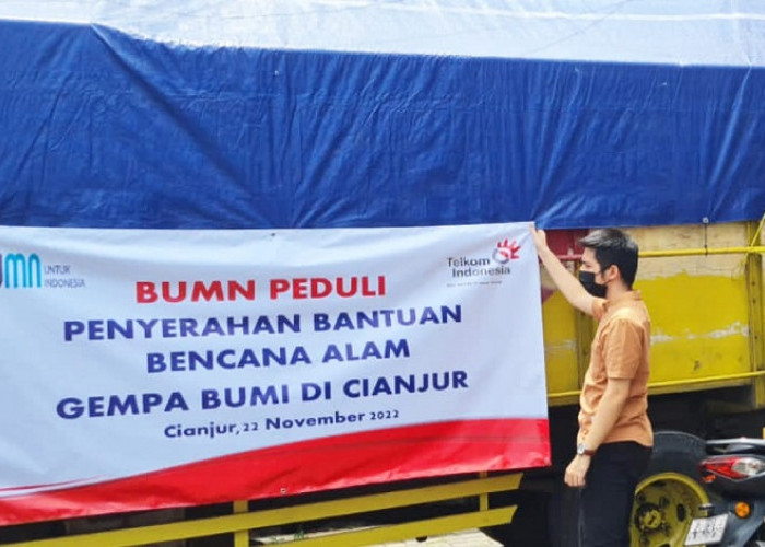 Telkom Salurkan Paket Sembako untuk Korban Bencana Gempa di Cianjur
