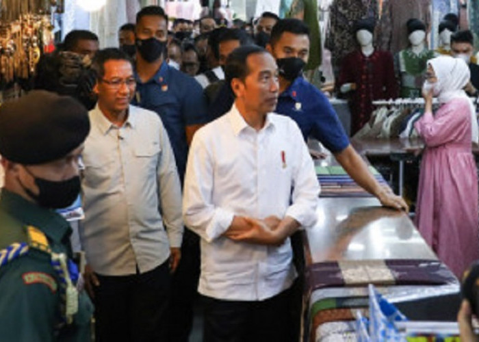 Beli Celana Panjang di Pasar Tanah Abang, Jokowi: Ada Optimisme Itu, Karena PPKM Sudah Dicabut