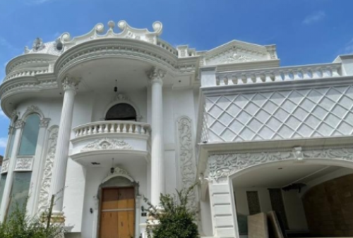 Penampakan Rumah Mewah Indra Kenz Bikin Melongo, Kini Disita Paksa Polisi: Nanti akan Diekspos