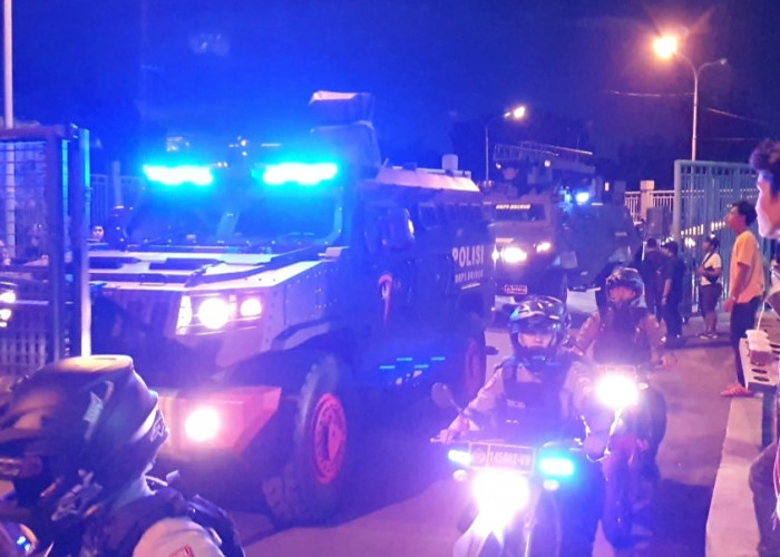 Persib Bandung Tinggalkan Stadion Patriot dengan Kendaraan Taktis Baja, Dikawal Ketat Anggota Kepolisian