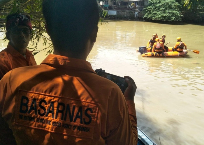 Seorang Pria Dilaporkan Tenggelam di Kali Bekasi Saat Mencari Cacing Sutera, Tim SAR Lakukan Pencarian