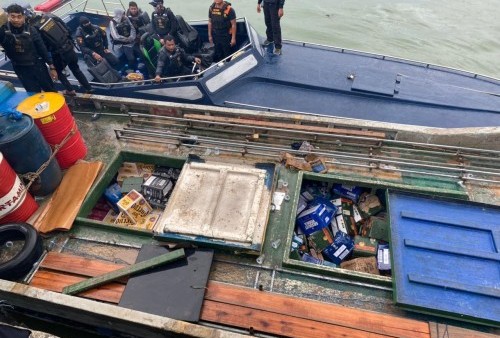 Bea Cukai Gagalkan Penyelundupan Puluhan Ribu Botol MMEA Ilegal di Perairan Batam