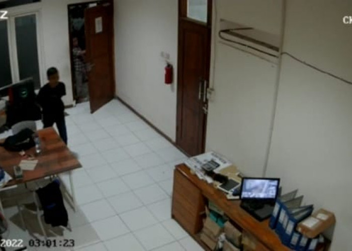 Pencuri 5 Kali Ambil Handphone di Garasi PO Pakar Wisata Kramat Djati Bekasi