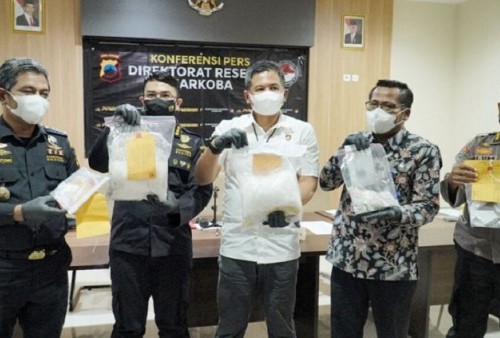 Bea Cukai Ungkap Penyelundupan 3,5 Kg Narkoba dalam Kaligrafi di Semarang
