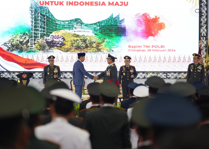 Presiden Sematkan Bintang 4 kepada Prabowo, Menko Polhukam: Sudah Sesuai Proses