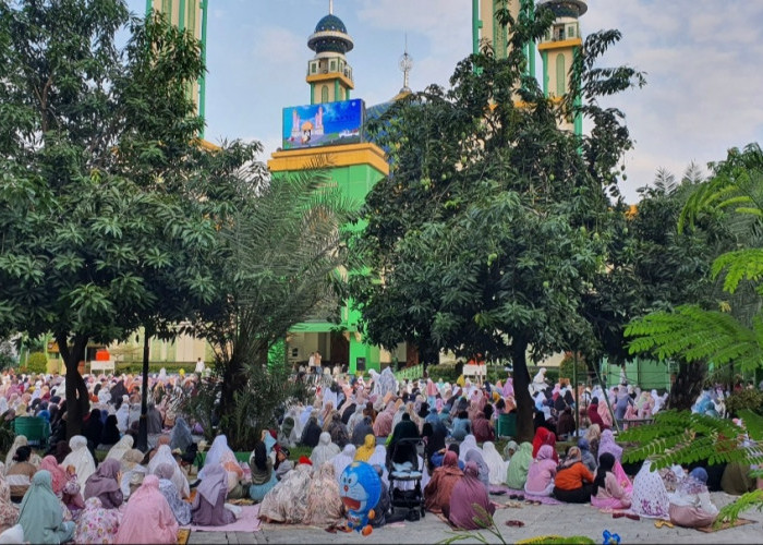 Ribuan Warga Padati Masjid Agung Al-Barkah Kota Bekasi Jalani Sholat Idul Adha 1444 H