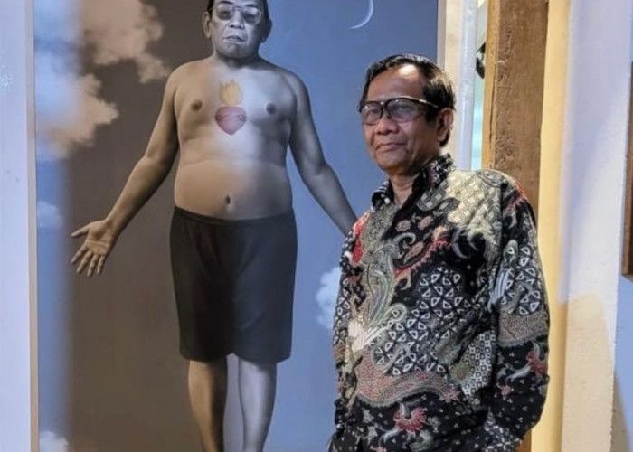 Netizen Kritik Foto Gus Dur Telanjang Dada, Mahfud MD: Wawasan Picik! 