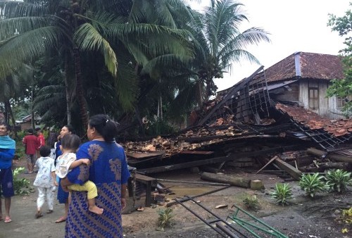  Angin Puting Beliung Terjang Musi Rawas Utara, Puluhan Rumah Porak Poranda Satu Rata Dengan Tanah