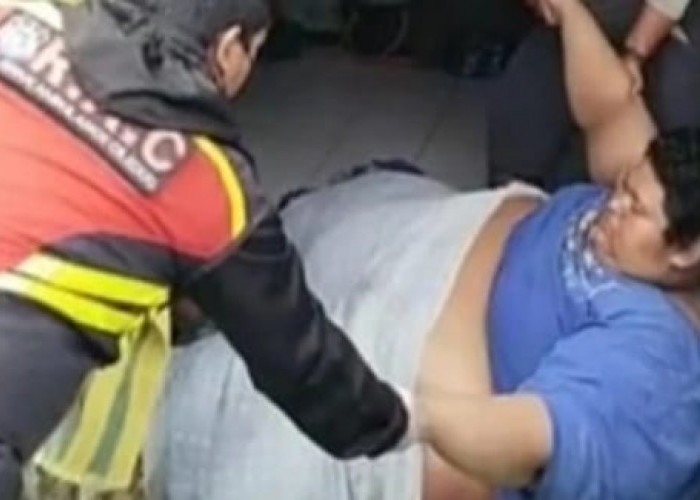 Dramatis, Begini Proses Evakuasi Muhamad Fajri Pria Obesitas Pakai Forklift
