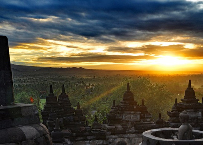 Kepastian Wisatawan Bisa Naik Bangunan Candi Borobudur Terus Dikaji