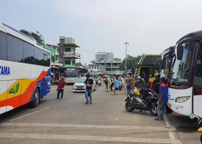 Puncak Arus Balik Lebaran, Ratusan Bus Terlambat Tiba di Terminal Kota Bekasi Akibat Macet 