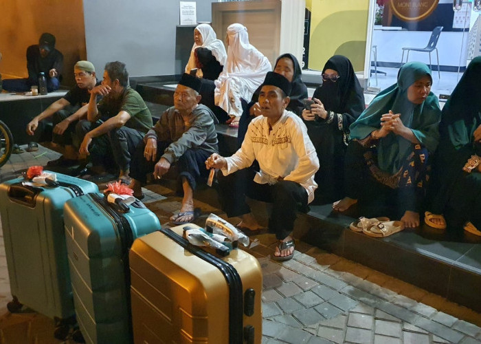 Begini Kondisi Jemaah Umrah Travel Kalimantan yang Terdampar di Bekasi 