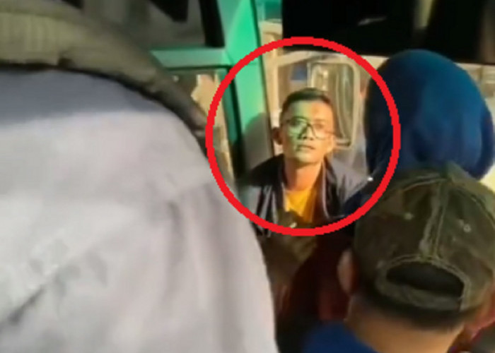 Viral! Seorang Pria Ngamuk di Bus Bandara Membuat Penumpang Panik, Ketika Diperiksa Bawa Kembang 7 Rupa