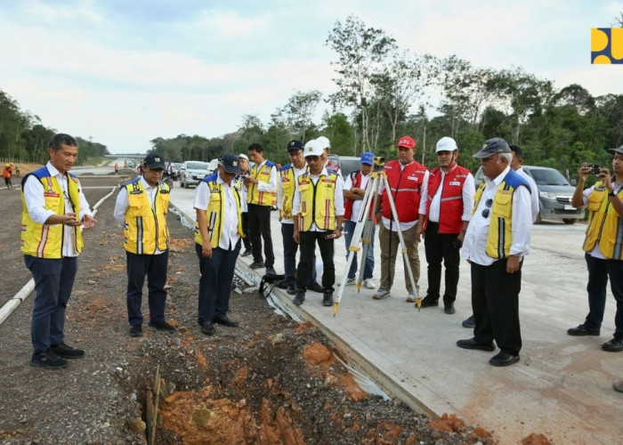 Tinjau Ruas Tol Palembang - Betung, Menteri Basuki: Tuntas Awal 2025