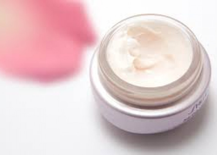 Bikin Glowing! 5 Rekomendasi Cream untuk Menghilangkan Flek Hitam 