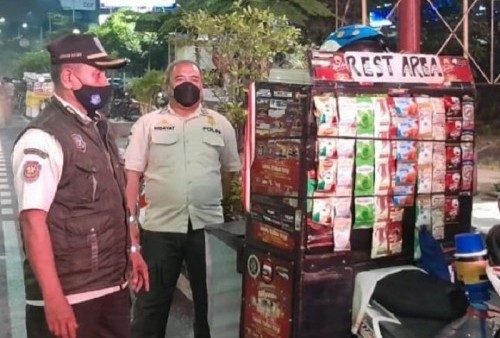 Nekat Berjualan di Jalan Protokol Kota Bekasi, Belasan Pedagang Diamankan Satpol PP