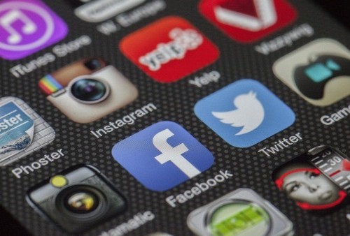 BNPT Pelototi 600 Akun Radikal di Media Sosial
